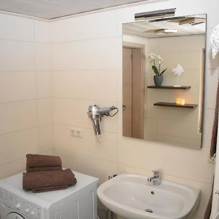 Apartment Seniorenfreundliche Und Barrierefreie Erdgeschosswohnung Mit Hohem Komfort Fuer Drei Personen *
