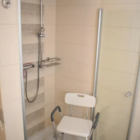 Apartment Seniorenfreundliche Und Barrierefreie Erdgeschosswohnung Mit Hohem Komfort Fuer Drei Personen